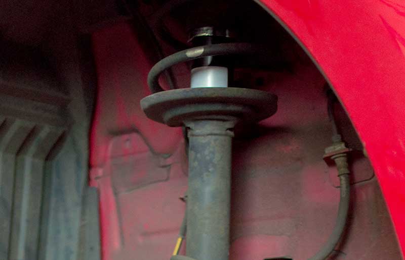 Fahren Sie sicher: Bei KFZ K&uuml;mmeth erhalten Sie die richtigen Sto&szlig;d&auml;mpfer f&uuml;r Ihr Auto.