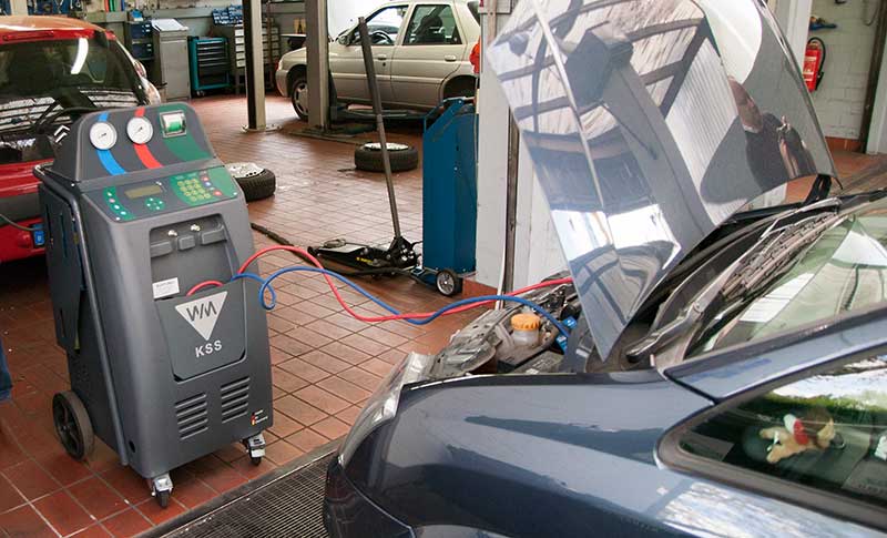 Dank modernster Technik macht KFZ K&uuml;mmeth Ihre Klimaanlage schnell wieder flott.